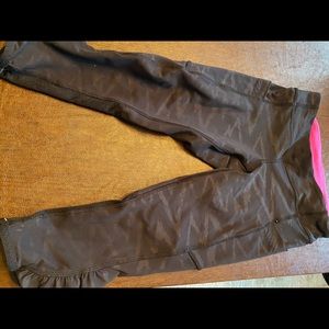 Girls black cropped leggings size 7.